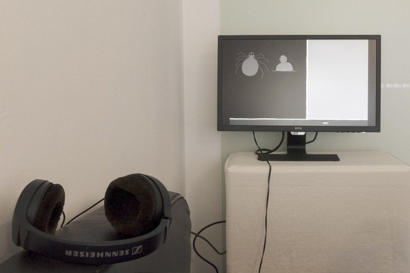 Foto von der Videopräsentation von Johannes Quint in der Austellung WEG, Kulturwerkstatt Kircheib, 2022.