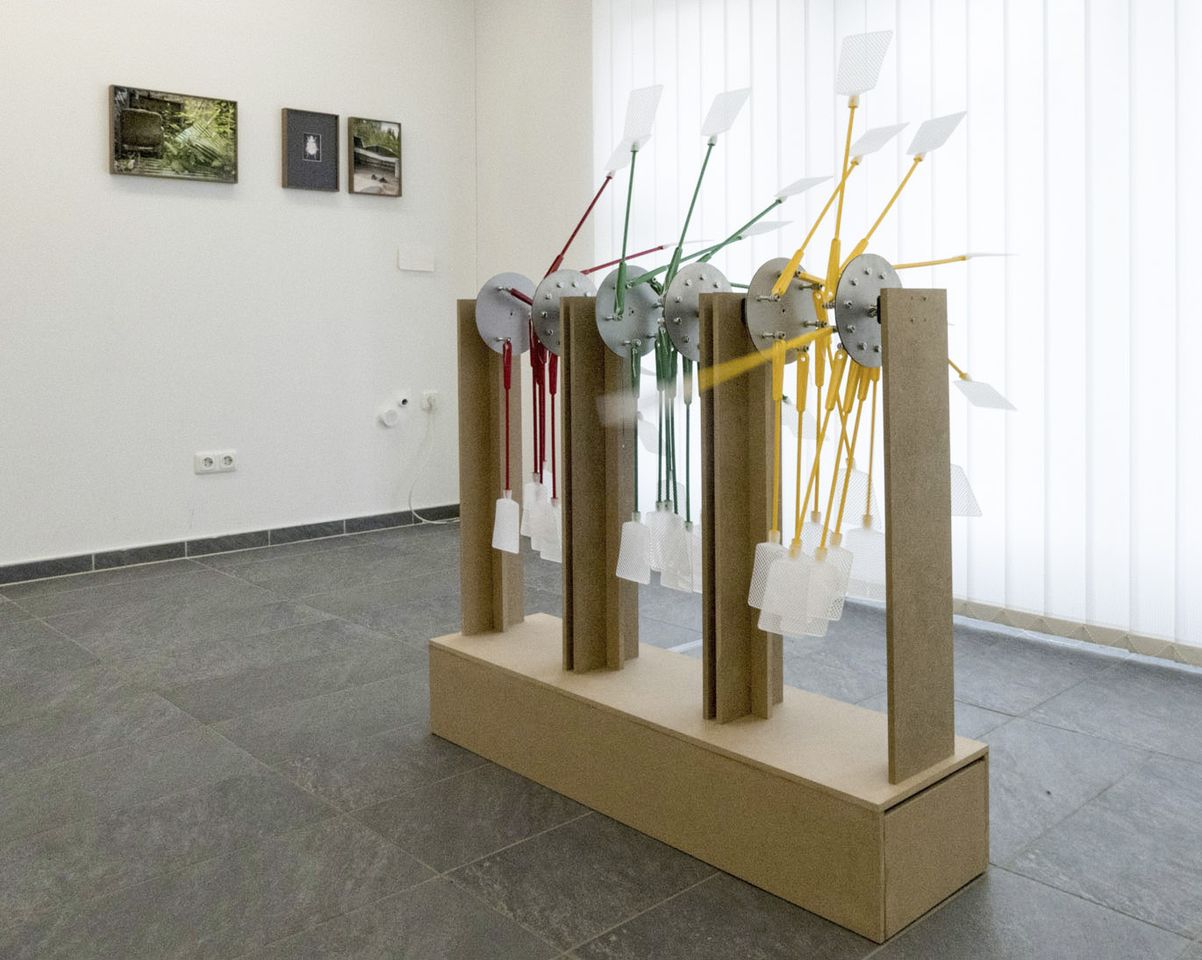 Foto von „Auszeit“ von Matthijs Muller in der Austellung WEG, Kulturwerkstatt Kircheib, 2022. Foto von „Auszeit“ von Matthijs Muller in der Austellung WEG, Kulturwerkstatt Kircheib, 2022.