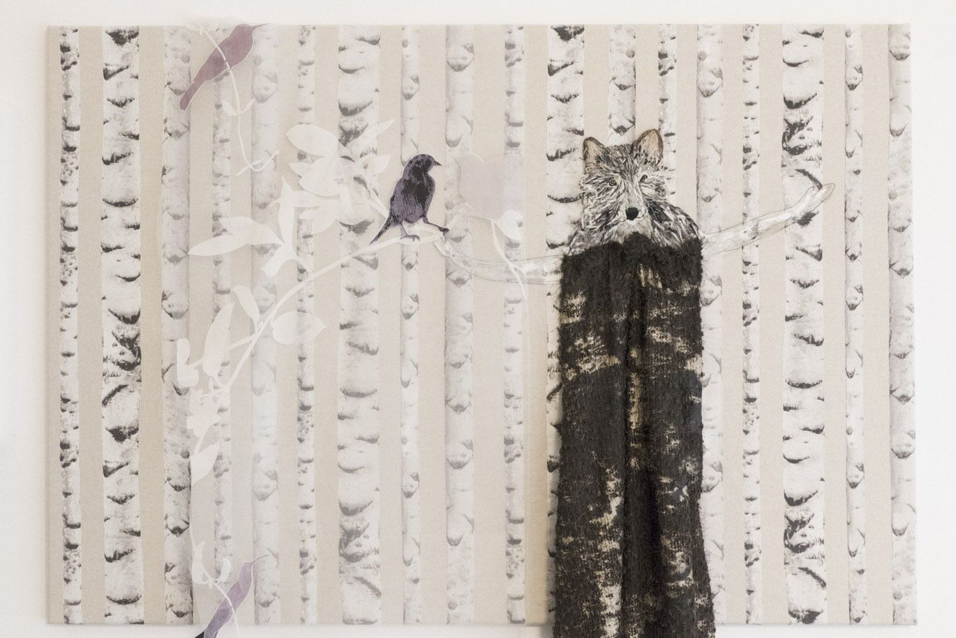 Foto der Rauminstallation „Flechtwerke der Erinnerung“ mit Arbeiten von Sabine Hack in der Ausstellung WEG, Kulturwerkstatt Kircheib, 2022