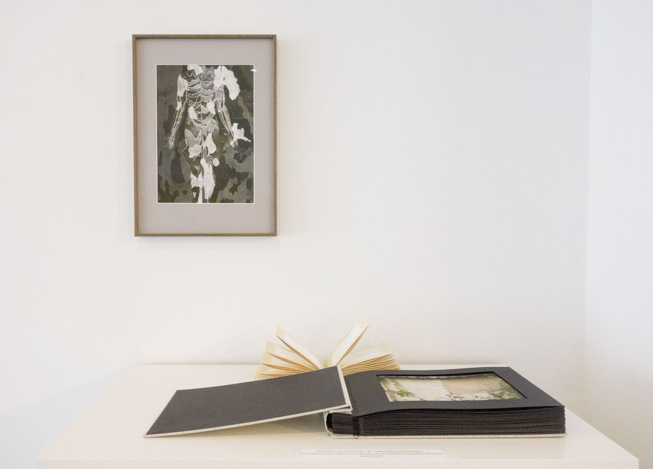 Foto von der Buchpräsentation „Die Wilden ...“ von Sonja Karle in der Ausstellung WEG, Kulturwerkstatt Kircheib, 2022. Foto von der Buchpräsentation „Die Wilden ...“ von Sonja Karle in der Ausstellung WEG, Kulturwerkstatt Kircheib, 2022.